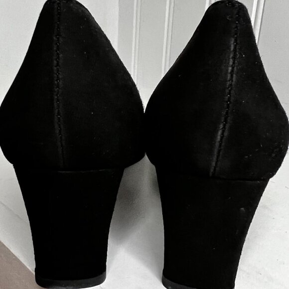 Stuart Weitzman Black Pointed Toe Suede Kitten Heel  Pumps Size 9.5 - Picture 8 of 8
